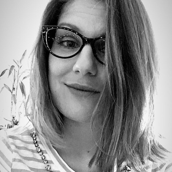 Meet your Posher, Halli - Picture 1 of 1